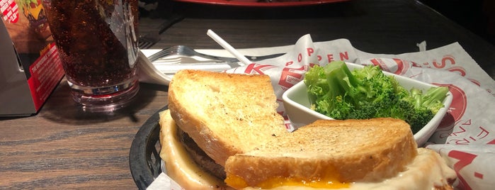 Red Robin Gourmet Burgers and Brews is one of Food !.
