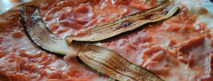 BioPizza is one of Lugares favoritos de Paolo.