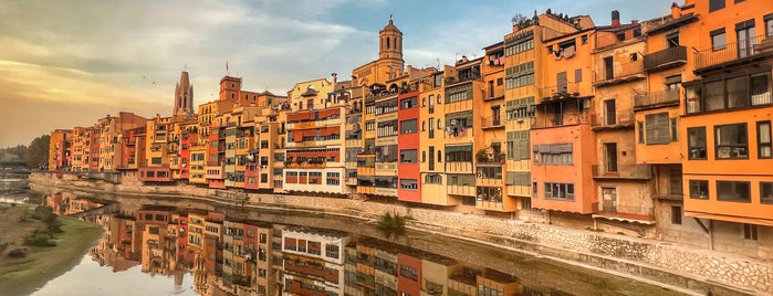 Riu Onyar is one of Girona.