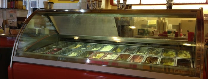 La Divina Cafe e Gelateria is one of Kashem's Saved Places.