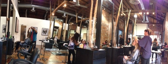 Hyde Edwards Salon & Spa is one of Lugares favoritos de @DowntownRob.