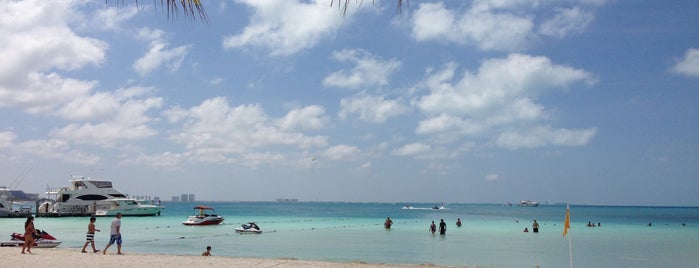 Playa/Beach is one of Cancun.