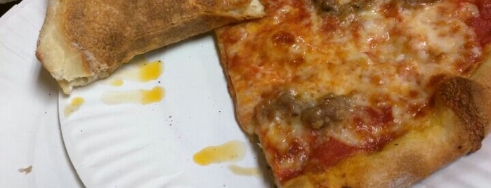 Brooklyn Pizza is one of Locais salvos de Maria.
