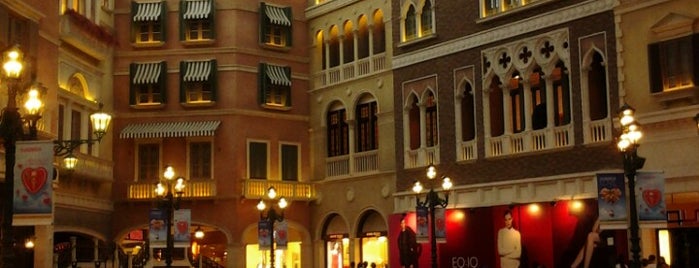The Grand Canal Shoppes is one of 홍콩 여행 준비.