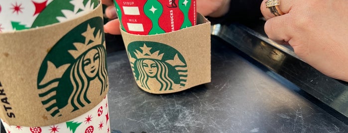 Starbucks is one of Seminさんのお気に入りスポット.