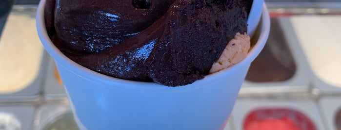 Small Batch Ice Cream is one of Lugares favoritos de Tobias.