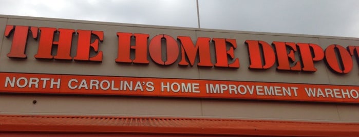 The Home Depot is one of Orte, die Emily gefallen.