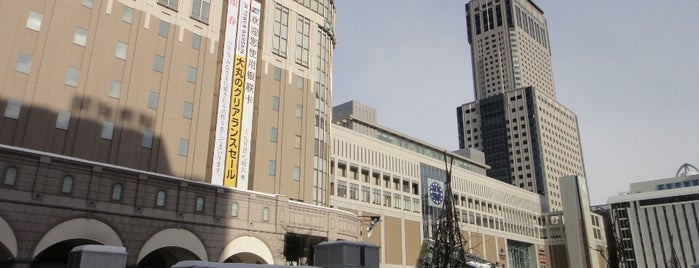 JRタワー is one of Curtainwalls & Landmarks.