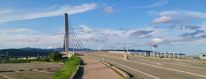 比美乃江大橋 is one of Bridges over Beautiful Waters.