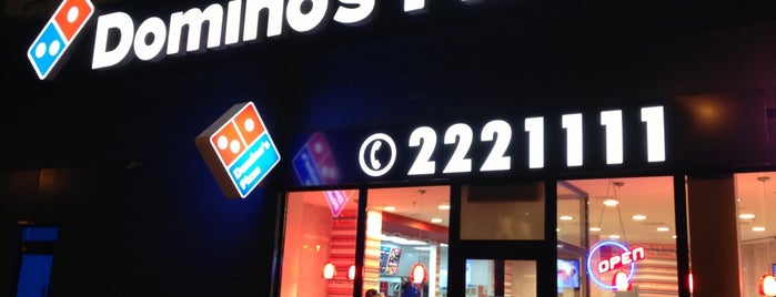 Domino's Pizza is one of Tempat yang Disukai Vivo4ka.