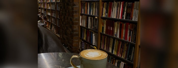 Pan Bookstore & Cafe is one of Posti che sono piaciuti a Banu D..