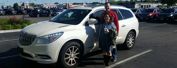 Woody Buick GMC is one of Lugares favoritos de Andrew.