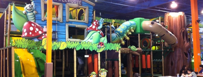 Treehouse Indoor Playground & Cafe is one of สถานที่ที่ Garth ถูกใจ.