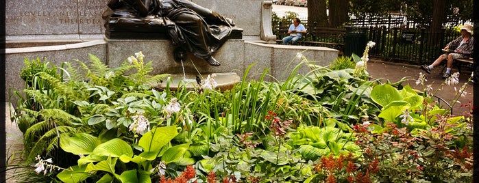 Isador And Ida Straus Titanic Memorial is one of สถานที่ที่ Lizzie ถูกใจ.