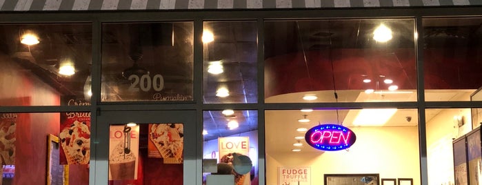 Cold Stone Creamery is one of Lugares guardados de George.