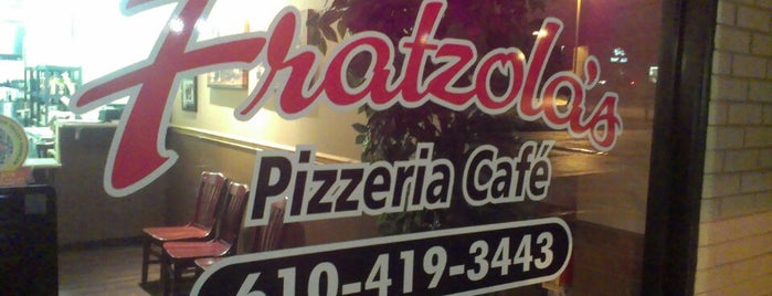 Fratzola's Pizzeria Cafe is one of Lugares favoritos de George.