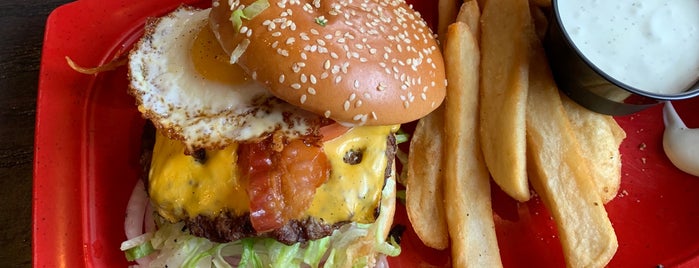 Red Robin Gourmet Burgers and Brews is one of Locais curtidos por Ronn.