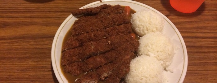 Curry Up Cafe is one of Bradさんの保存済みスポット.