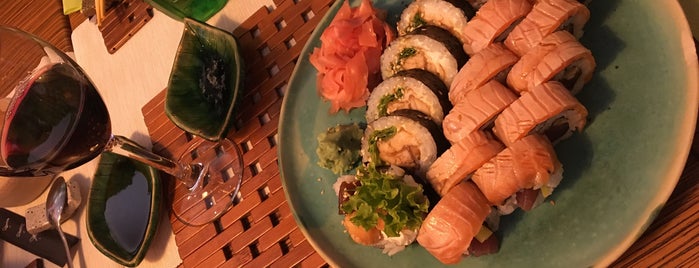 Sushi Roll Bistro is one of Praga Waw.