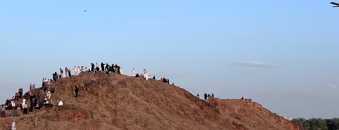 Arches Mountain is one of مساجد وآثار المدينة المنورة.