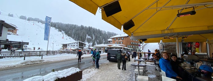 Tannberger Hof Aprés Ski is one of Restaurants & Hotels Austria.