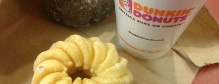 Dunkin' is one of สถานที่ที่ O. WENDELL ถูกใจ.