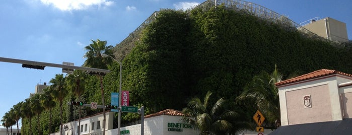 7th Street Parking Garage is one of Lugares favoritos de JOSE.