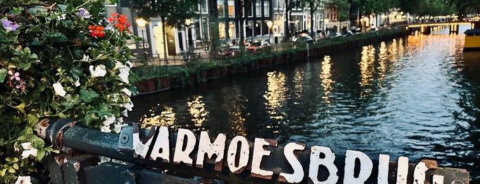 Warmoesbrug (Brug 22) is one of Amsterdam Bridges.