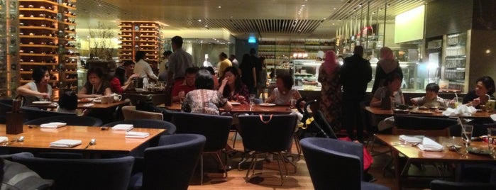Straits Kitchen is one of Halal @ Singapore.