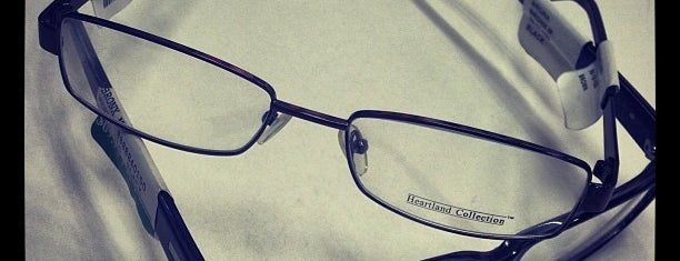 America's Best Contacts & Eyeglasses is one of สถานที่ที่ Elle 💄 ถูกใจ.