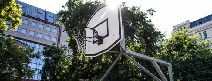 Erzsébet tér is one of Bring your game: basketball courts in Budapest '15.