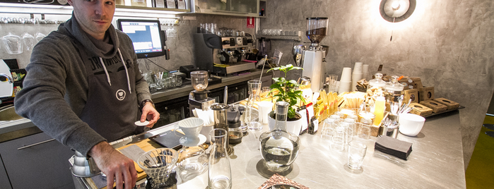 WarmCup is one of Budapest's speciality coffee shops (2015).