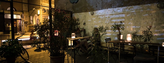 Filo Bar is one of 5 new terrace hangouts for a soft drink.