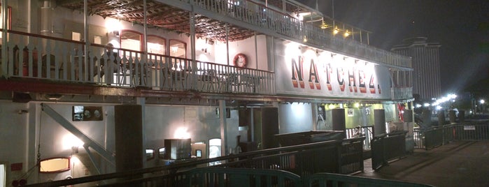 Steamboat Natchez is one of Lugares favoritos de Venkatesh.