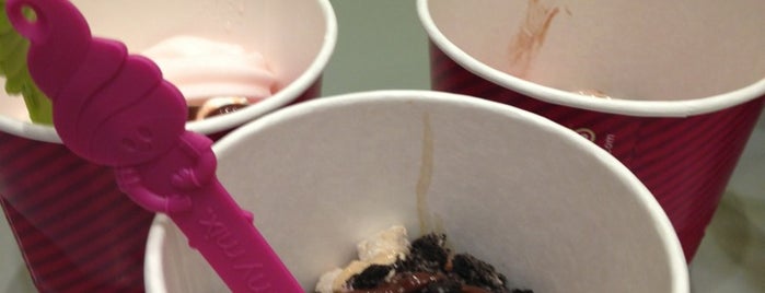 Menchie's is one of Lugares favoritos de Dana.