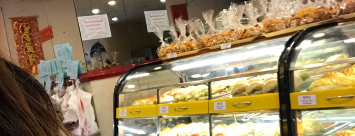 Bon Bon Bakery is one of Plwmさんのお気に入りスポット.