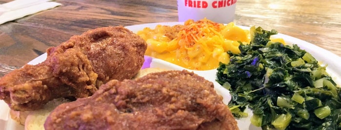 Gus’s World Famous Fried Chicken is one of Locais curtidos por Justin.