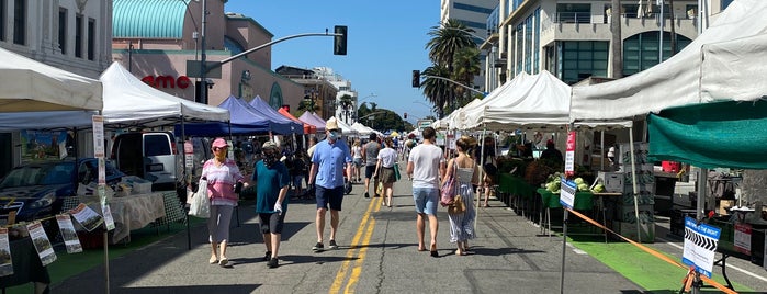 Santa Monica Farmers Market is one of Lugares favoritos de Justin.