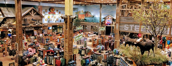 Bass Pro Shops is one of Orte, die Justin gefallen.