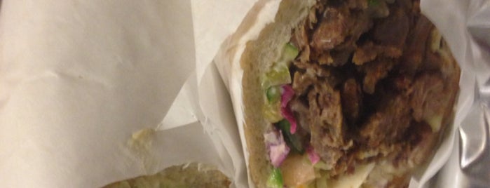 Super Sal Market / Dr.Sandwich & Shawarma is one of สถานที่ที่ Justin ถูกใจ.