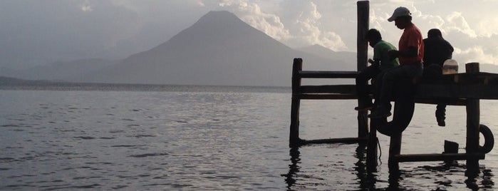 Lago Atitlán is one of Tempat yang Disukai Justin.