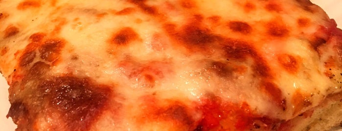 Joe's Pizza is one of Lugares favoritos de Justin.