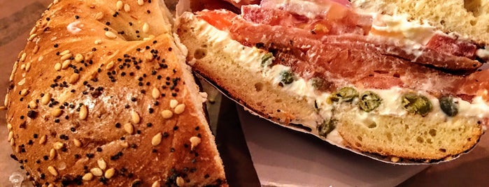 Zucker's Bagels & Smoked Fish is one of Locais curtidos por Justin.
