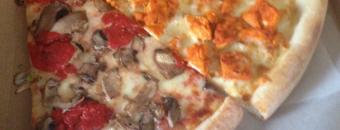 San Gennaro Pizza and Pasta is one of Posti che sono piaciuti a Justin.