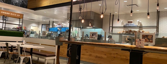 Mendocino Farms is one of Justinさんのお気に入りスポット.