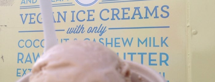 Van Leeuwen Artisan Ice Cream Truck is one of Lieux qui ont plu à Justin.