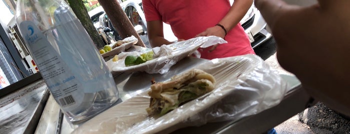 Los Burritos Norteños is one of Para comer.