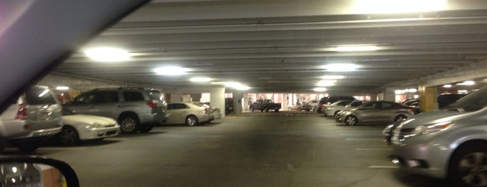 Parking Deck is one of สถานที่ที่ Chester ถูกใจ.
