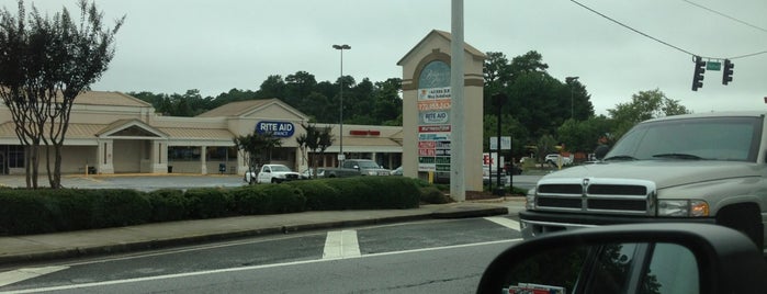 Brookhaven Plaza is one of Lugares favoritos de Chester.