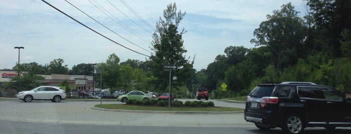 Hermance Drive NorthEast & Brookhaven Ave Roundabout is one of Lugares favoritos de Chester.